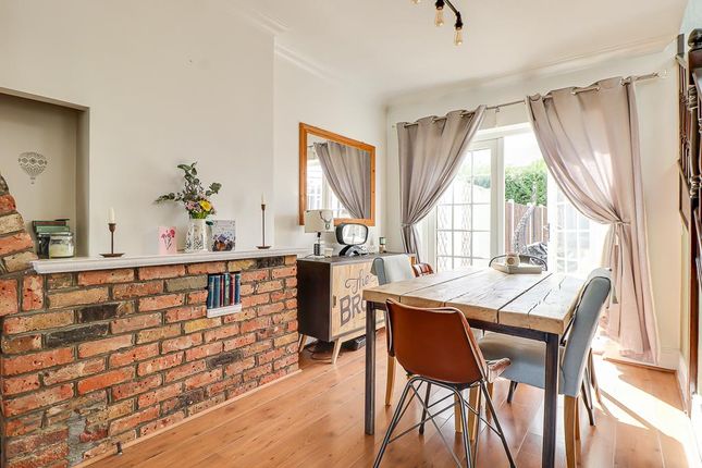 19, Benvenue Avenue, Leigh-on-Sea photo 4