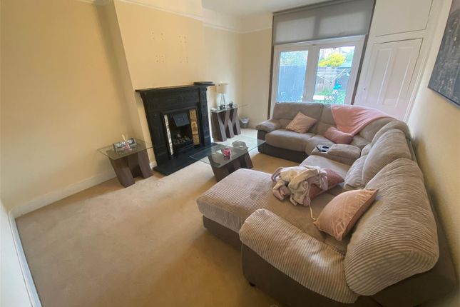 25, Montgomery Road, Edgware photo 3