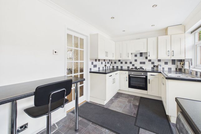 12 Eaton Street, Nottingham photo 3