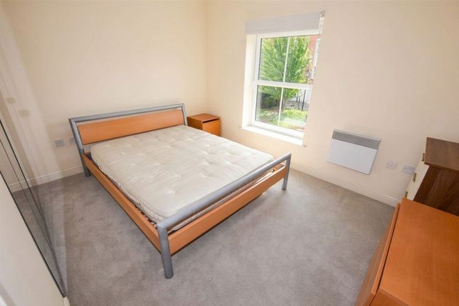Flat 19, Solomons Court, London photo 3