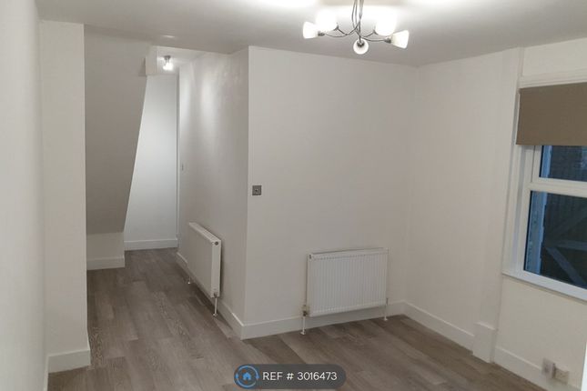 Flat   Bercta Road, New Eltham, London photo 4
