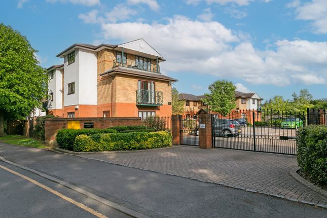 Thumbnail Flat for sale in Ludlow Road, Maidenhead
