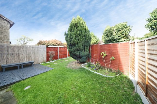 Vanbrugh Drive, Dunstable photo 3