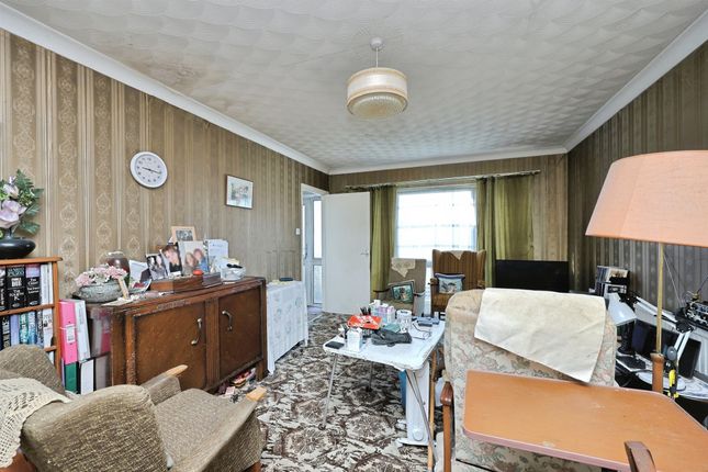 33, Old Vicarage Park, Narborough photo 3