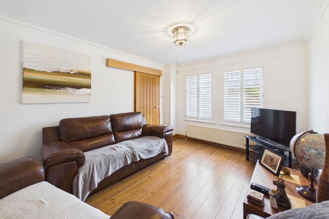 1 Burns Wynd, Larkhall photo 3