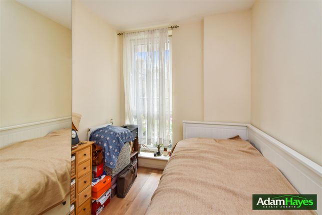 Flat 9 Witcomb Lodge, 64 Lankaster Gardens, London photo 4