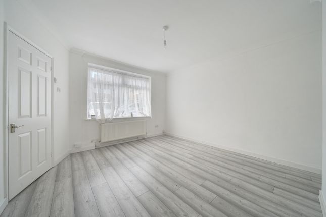 54, Ravel Gardens, South Ockendon photo 4