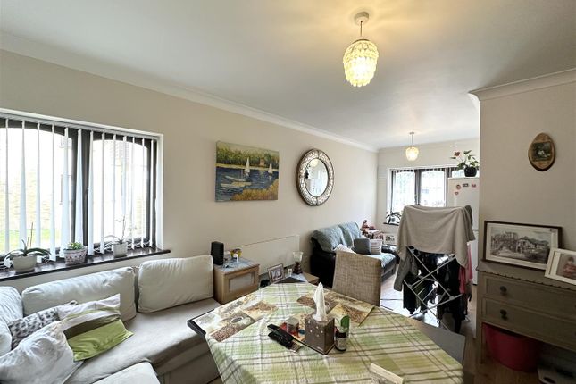 6 Kipling Court, Greenford Avenue, London photo 2