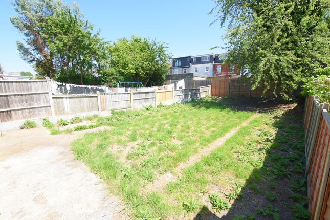 76 Cambridge Road, Ilford photo 4