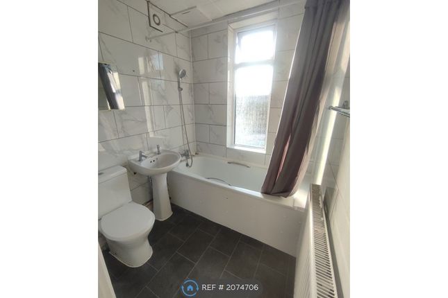 Blenheim Crescent, Bedfordshire, Luton photo 3