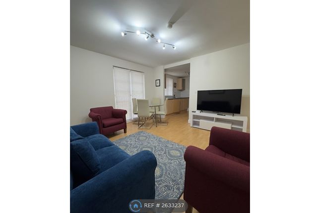 Living/Dining Room (1/2)