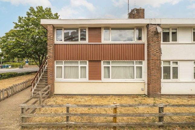 14, Shoreham Close, London photo 4