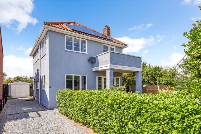 3-bed detached on Culver Drive, Hampshire, £499,950