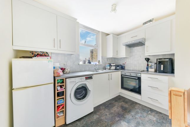 Flat 5, Whitfield Court, 508, Kingston Road, Raynes Park photo 4