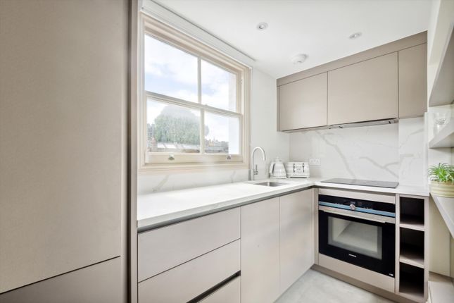 Flat to rent in Ovington Square, London