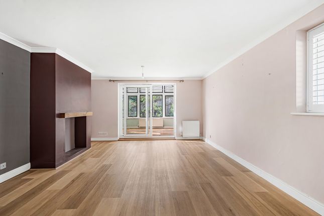 Copperfield,, Chestnut Close, Stroud photo 3