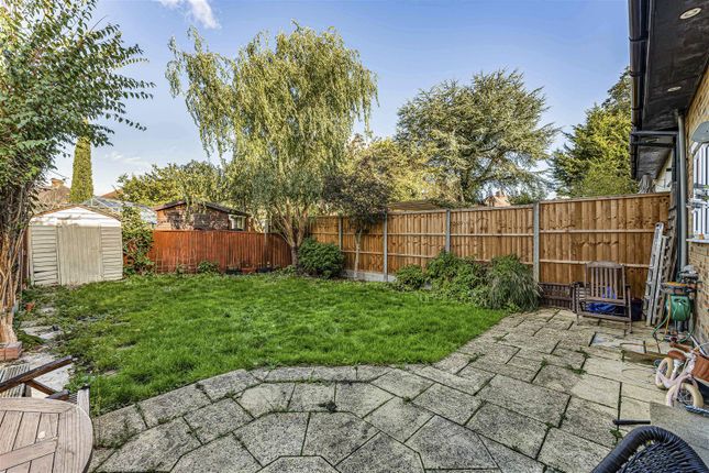 33, Woodside Park Avenue, London photo 4