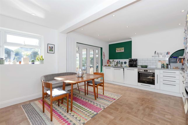 45, Raleigh Crescent, Goring-By-Sea, Worthing photo 2