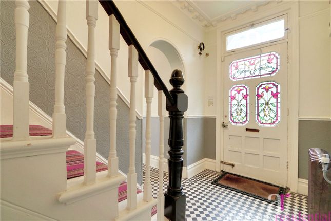 7, Hoppers Road, London photo 4