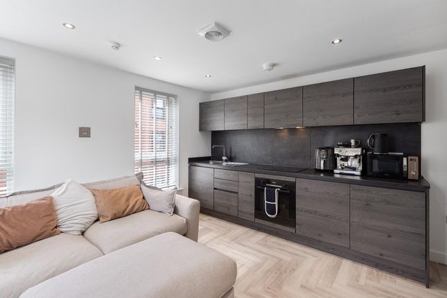 3, Copper Beech Court, Leeds photo 2