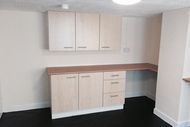 27, Longroyd Grove, Leeds photo 5