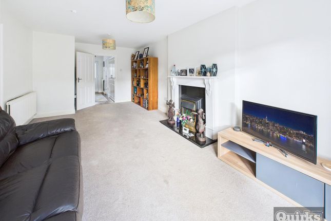 33, Tudor Way, Wickford photo 2