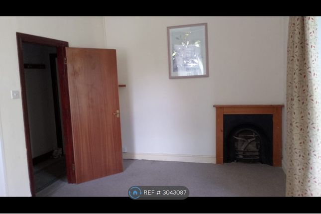 Flat, Bro Myrddin Merlins Hill Abergwili, Abergwili, Carmarthen photo 4