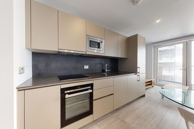 Studio flat on 52, New Kent Road, London, £2,235/mo