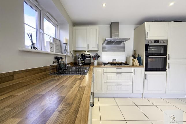 89, Shearwater Road, Hemel Hempstead photo 3