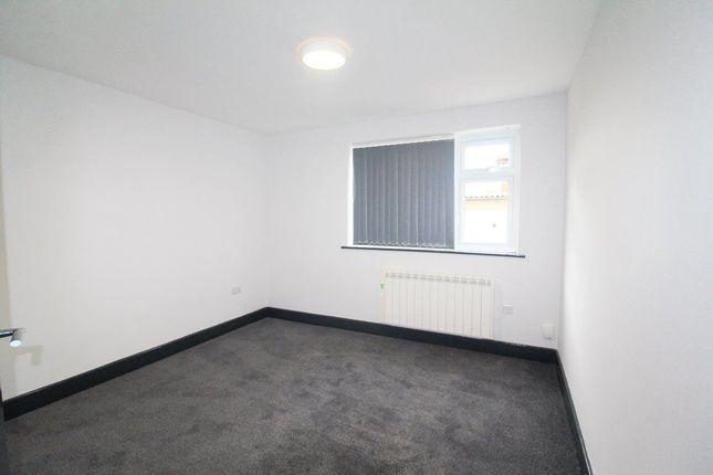 Flat to rent in Westmaner Court, Hall Drive, Chilwell, Nottingham