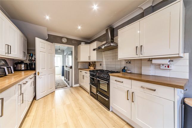 Tewkesbury Close, West Byfleet photo 3