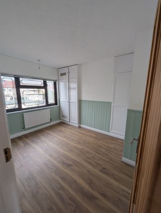 Craven Gardens, Barking photo 4