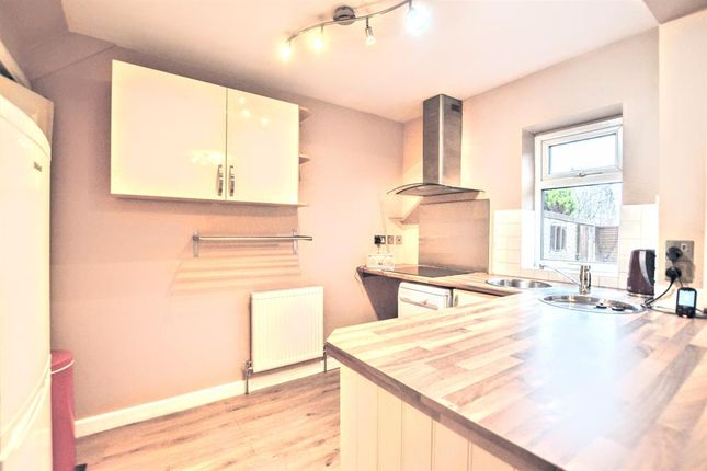 Winter Road Barnsley S75 3 Bedroom Semi Detached House For Sale