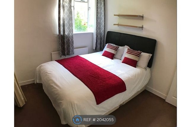 Flat to rent in Clapham, London