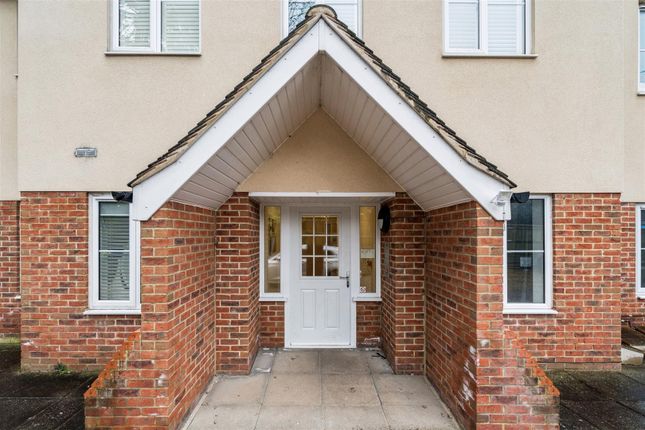 3, Castle Gate, Chorleywood photo 2