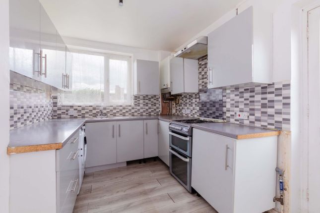 Romsey Close, Langley photo 3