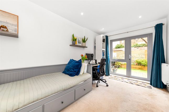 Flat for sale in Dagnall Park, London