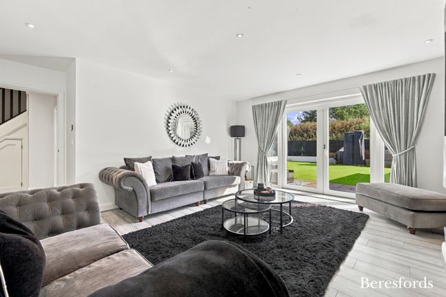 8, Belvedere Close, Essex photo 4
