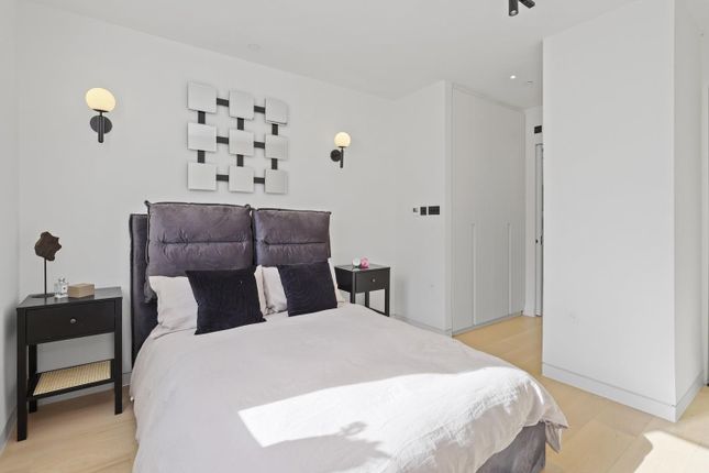 Mews house for sale in Wingfield Mews, Peckham, London