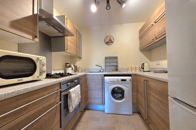 Flat 6, 4, Suffolk Drive, Gloucester photo 3