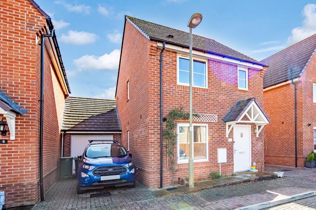 Thumbnail Semi-detached house for sale in Jubilee Way, Bicester