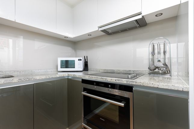 Flat for sale in Landmark West Tower, Canary Wharf