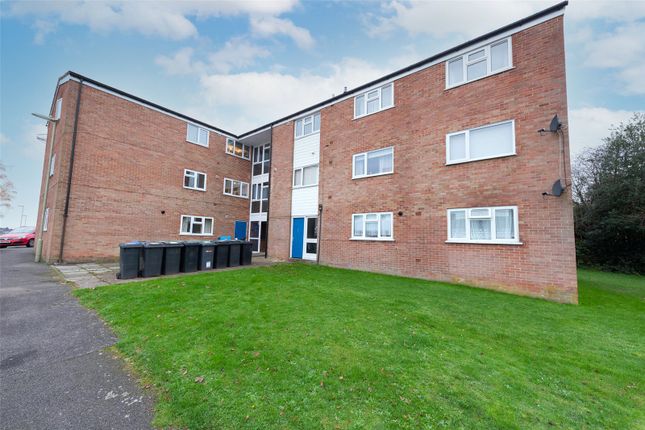 Thumbnail Flat for sale in Mount Pleasant, Tadley, Hampshire