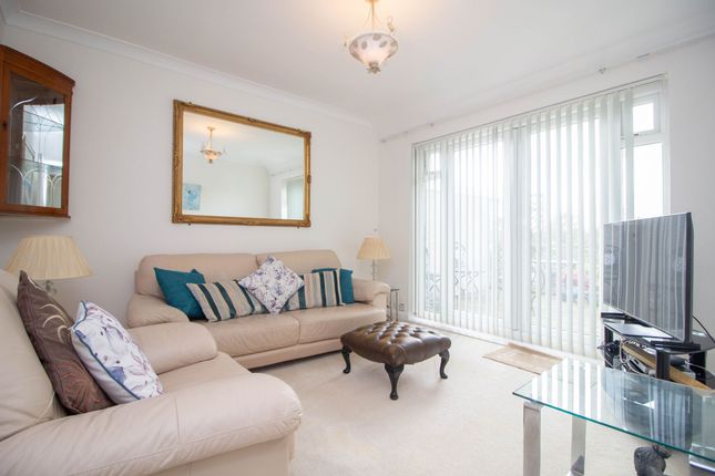 104 Penrose Avenue, Watford photo 4