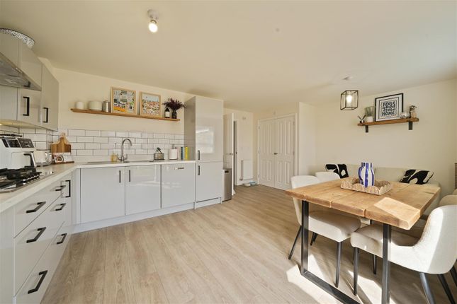 14, Thurlstone Moor Avenue, Sheffield photo 4
