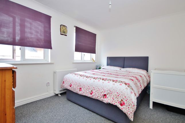 43, Thomas Cribb Mews, London photo 5