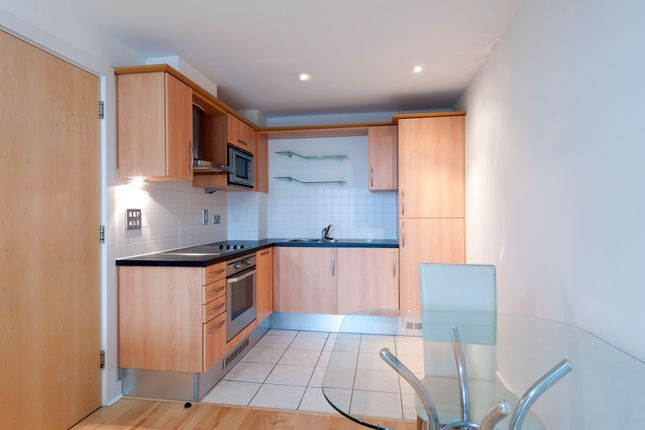 Flat 25, 27, Hardwicks Square, London photo 4