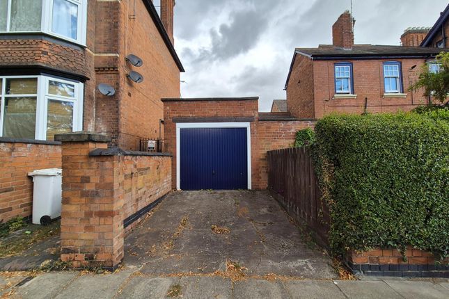 Studio parking on Garage, 37, Fosse Road Central, Leicester, £70/mo