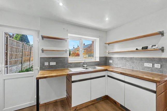 37, Gibbons Avenue, Nottingham photo 4