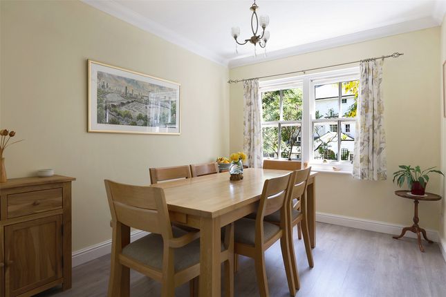 18, Burlington Place, Surrey photo 4